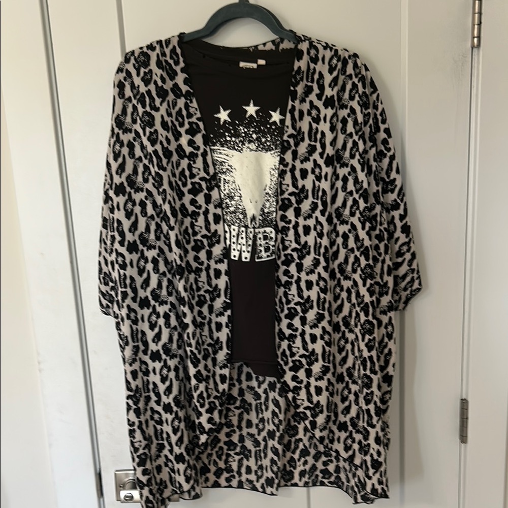 Black and White Abstract Print Tunic Top